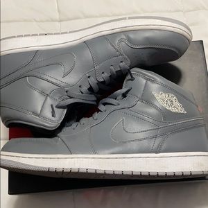 Air Jordan 1 mid